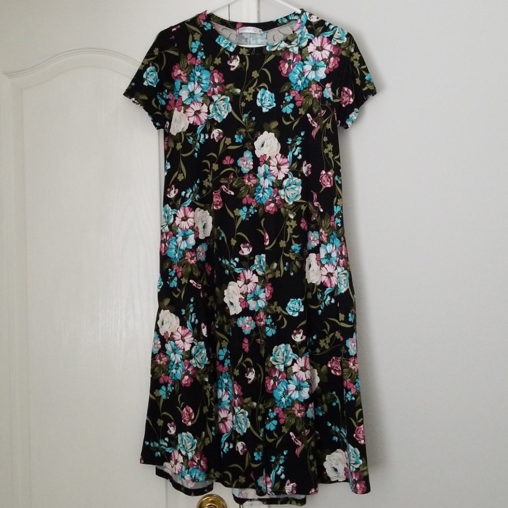 Honey & Lace Pocketed Dress